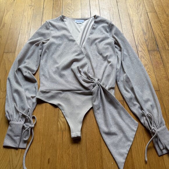 Lovers + Friends Size S Nude Beige Cedar Metallic Long Sleeve Wrap Tie Bodysuit - Picture 13 of 16